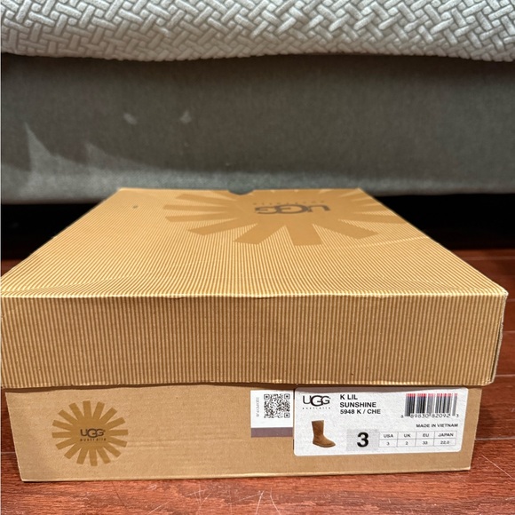 NEW! UGG Australia K Lil sunshine 5848 K in Tan Suede boots for girls size 3
